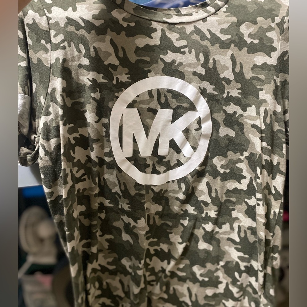 Michael Kora camo short sleeve